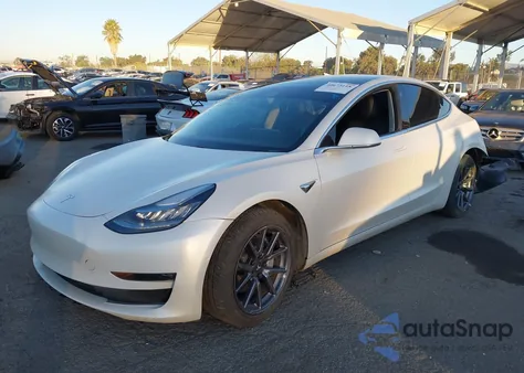2018 Tesla Model 3 Long Range/Performance z USA, uszkodzony, nr VIN 5YJ3E1EB0JF144438